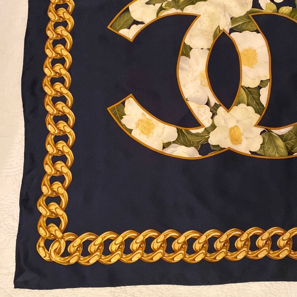 Chanel coco square silk scarf - Picture 5 of 14